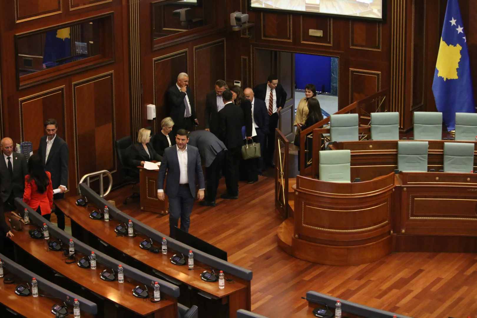 Yeni hükümetin güven oyu alamadığı Kosova'da erken genel seçime gidilmesi bekleniyor