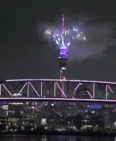 Yeni yılı ilk karşılayan ülke Kiribati oldu  - Videolu Haber