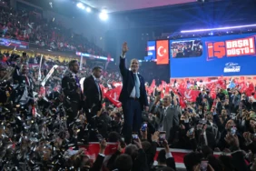 Yeniden Refah Partisi Genel Başkanı Erbakan, partisinin 3. Olağan Büyük Kongresi'ne katıldı