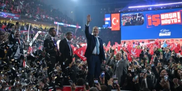 Yeniden Refah Partisi Genel Başkanı Erbakan, partisinin 3. Olağan Büyük Kongresi'ne katıldı