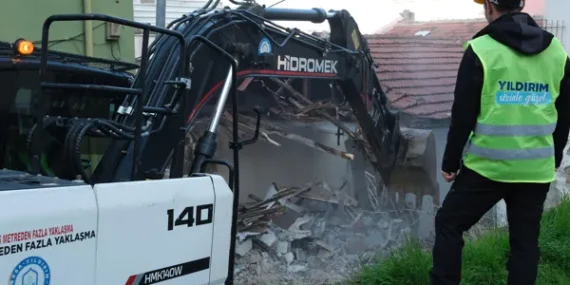 Yıldırım'da metru binaların yıkımları yapıldı
