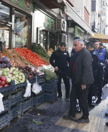 Zabıta kaldırım işgalini affetmedi