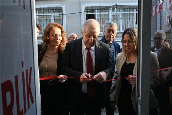 Zafer Partisi Sarıyer İlçe Başkanlığı’nın yeni hizmet binası açıldı