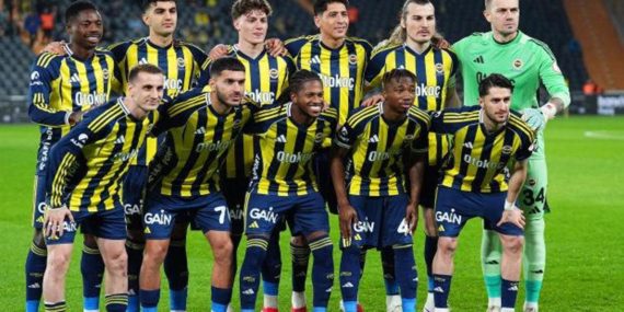 10-yil-aradan-sonra-fenerbahce-formasiyla-sahaya-cikti-eqI3UpRi.jpg