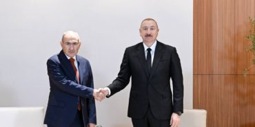 aliyev-ve-pasinyan-abu-dabide-bir-ortaya-geldi-6HNymvQ6.jpg