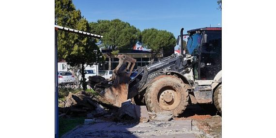 Ayvalık Deniz Hudut Kapısı Önünde Meydan Düzenlemesi Başlatıldı