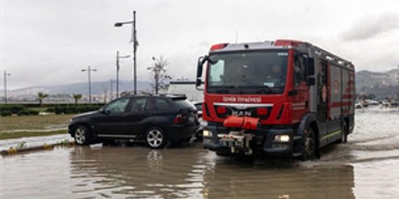 Ege kıyılarında basınç 991 mb’a düştü, deniz 85 santimetre yükseldi