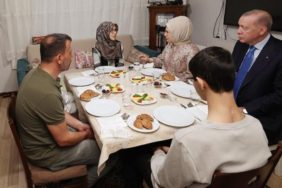emine-erdogandan-iftar-sofrasina-konuk-olduklari-kayacik-ailesine-tesekkur-paylasimi-A7yVUshL.jpg