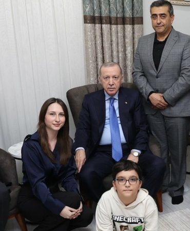 erdogan-kurtulmus-ve-bahceliden-depremzede-aileye-ziyaret-dvUkxN9C.jpg