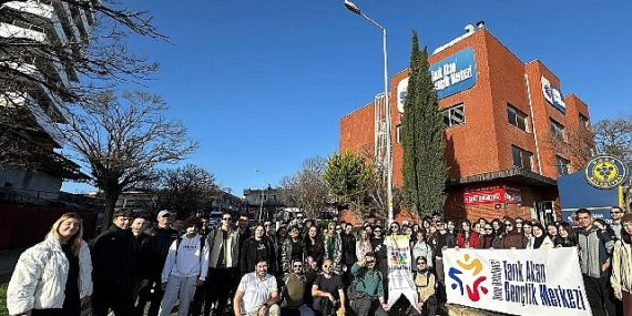 Gençler hem yürüdü hem toplumsallaştı