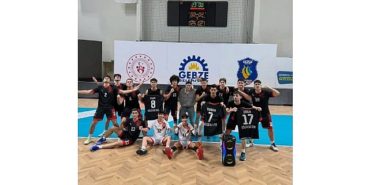 golcuk-belediyesi-voleybolda-tarih-yazdi-ust-uste-3-sampiyonluk-uxuVqnjt.jpg