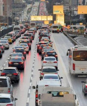 istanbulda-aksam-saatlerinde-trafik-yogunlugu-yuzde-90a-cikti-BFG59llZ.jpg