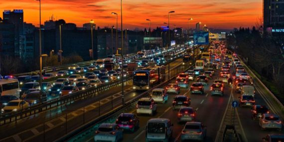 İstanbul’da akşam trafiği çileye dönüştü: Yoğunluk yüzde 90’a dayandı