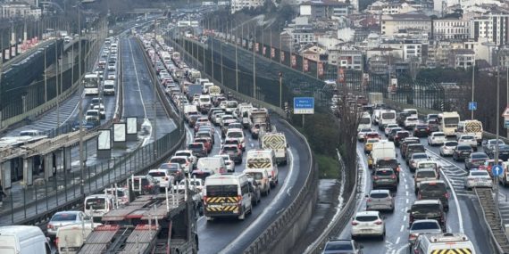 İstanbul’da mesai bitimi trafik yüzde 87’ye ulaştı