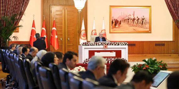 İşte tarihi rapora “hayır” diyen ve çekimser oy kullanan isimler