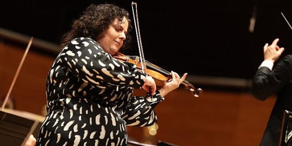 İzmir Oda Orkestrası, dünyaca ünlü keman sanatkarı Küden ile birebir sahnede