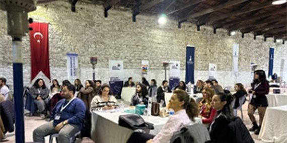 İzmir’de gençler kent idaresine direkt katılıyor