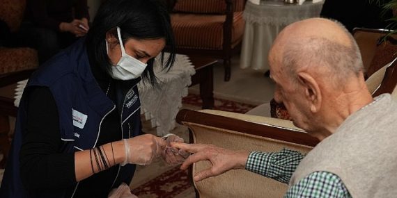 Kadıköy Belediyesi’nin “Evde Kuaförlük” Hizmeti Sürüyor