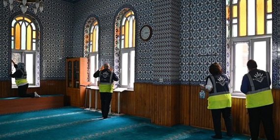 Karabağlar’da Mescitlere Ramazan Paklığı
