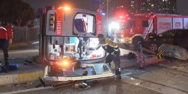 kartalda-ambulans-ile-cip-kafa-kafaya-carpisti-2si-saglik-personeli-3-yarali-EZkjuwPn.jpg
