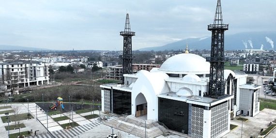 Kartepe Kent Meydanı Camii birinci teravihle açılıyor