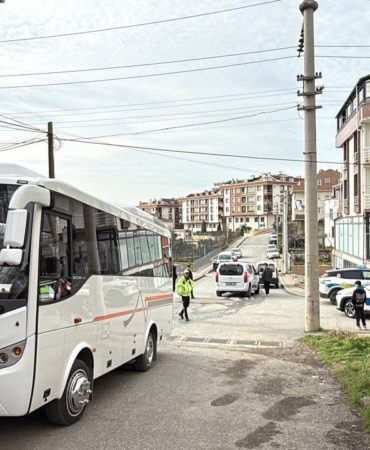 kocaelide-servis-aracinin-carpmasi-sonucu-olen-ilkokul-ogrencisi-zonguldakta-defnedildi-ZW2BnmYW.jpg