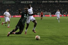 kocaelispor-besiktas-macinda-tribunden-dusen-kisi-agir-yaralandi-PUUF7tIh.jpg