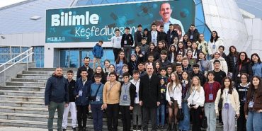 lider-altay-28-ilcemizden-14-bin-ogrencimiz-bu-yil-bilim-merkezi-ile-tanismis-olacak-QjNQNmVi.jpg