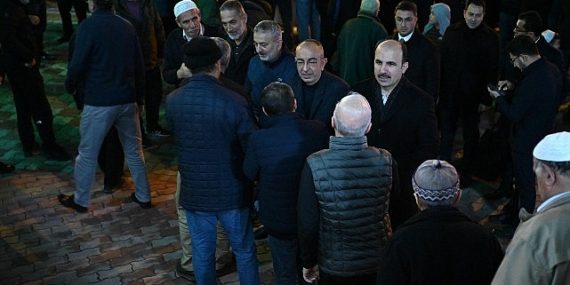 Lider Altay ve Lider Kavuş Konyalıların Birinci Teravih Namazı Heyecanına Ortak Oldu