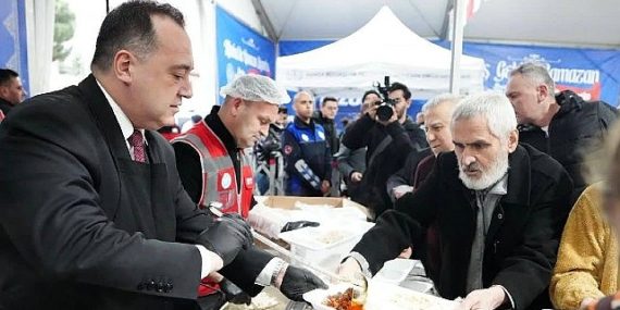 Lider Besim Dutlulu Binlerce Manisalıyla İftar Sofrasında Buluştu