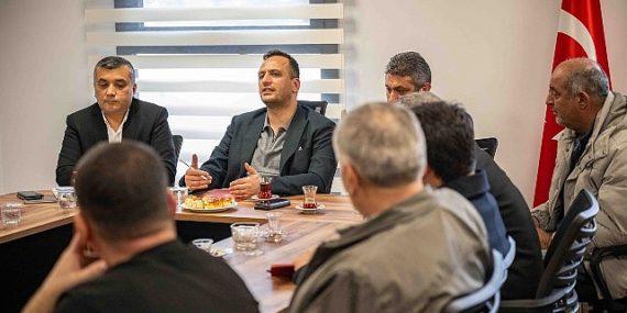 Lider Ömer Eşki muhtarlarla buluştu: “Bornova’yı birlikte yönetiyoruz”