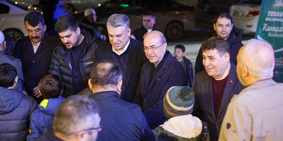 Lider Pekyatırmacı Kibrit Camii’nde vatandaşlarla bir ortaya geldi