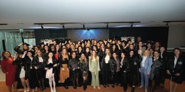 mercedes-benz-shes-mentoring-programi-3-yilinda-gelecegin-bayan-onderlerini-desteklemeye-devam-ediyor-L7gpEAhJ.jpg