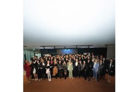 mercedes-benz-shes-mentoring-programi-3yilinda-gelecegin-bayan-onderlerini-desteklemeye-devam-ediyor-rcqzSwjb.jpg