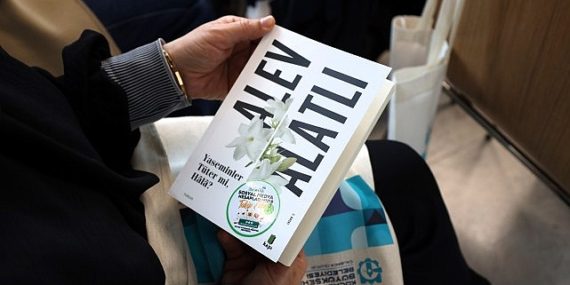 Müellif Alev Alatlı, ismini taşıyan kütüphanede anıldı