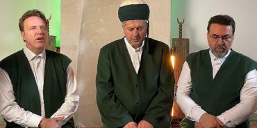 muzikle-kufi-cizgisi-n-di-aliyyen-duasinda-bulustu-qRDykeFZ.jpg