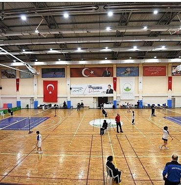 osmangazide-badminton-heyecani-doruga-tasti-m3pNLgkr.jpg
