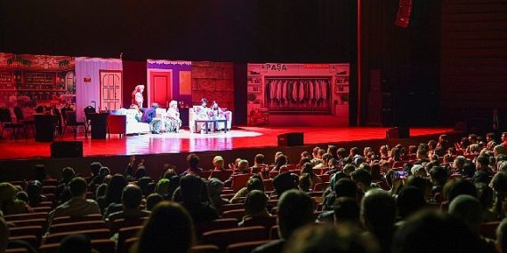 Paldır Güldür Gösteri 8 seyirciyle buluştu