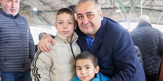 Ufuktepe Semt Pazarı’nda Lider Özarslan’a Sevgi Seli