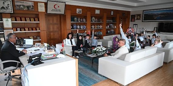 Uğur Okullarından Lider Topaloğlu’na ziyaret