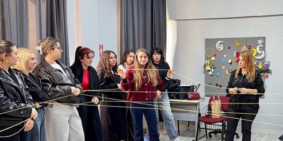 Yenişehir’de genç bayanlara ‘Güvenli ilişki’ rehberi