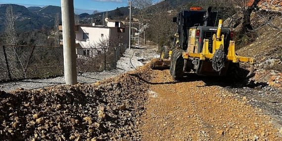 Alanya’da Büyükşehir’in yol mesaisi sürüyor