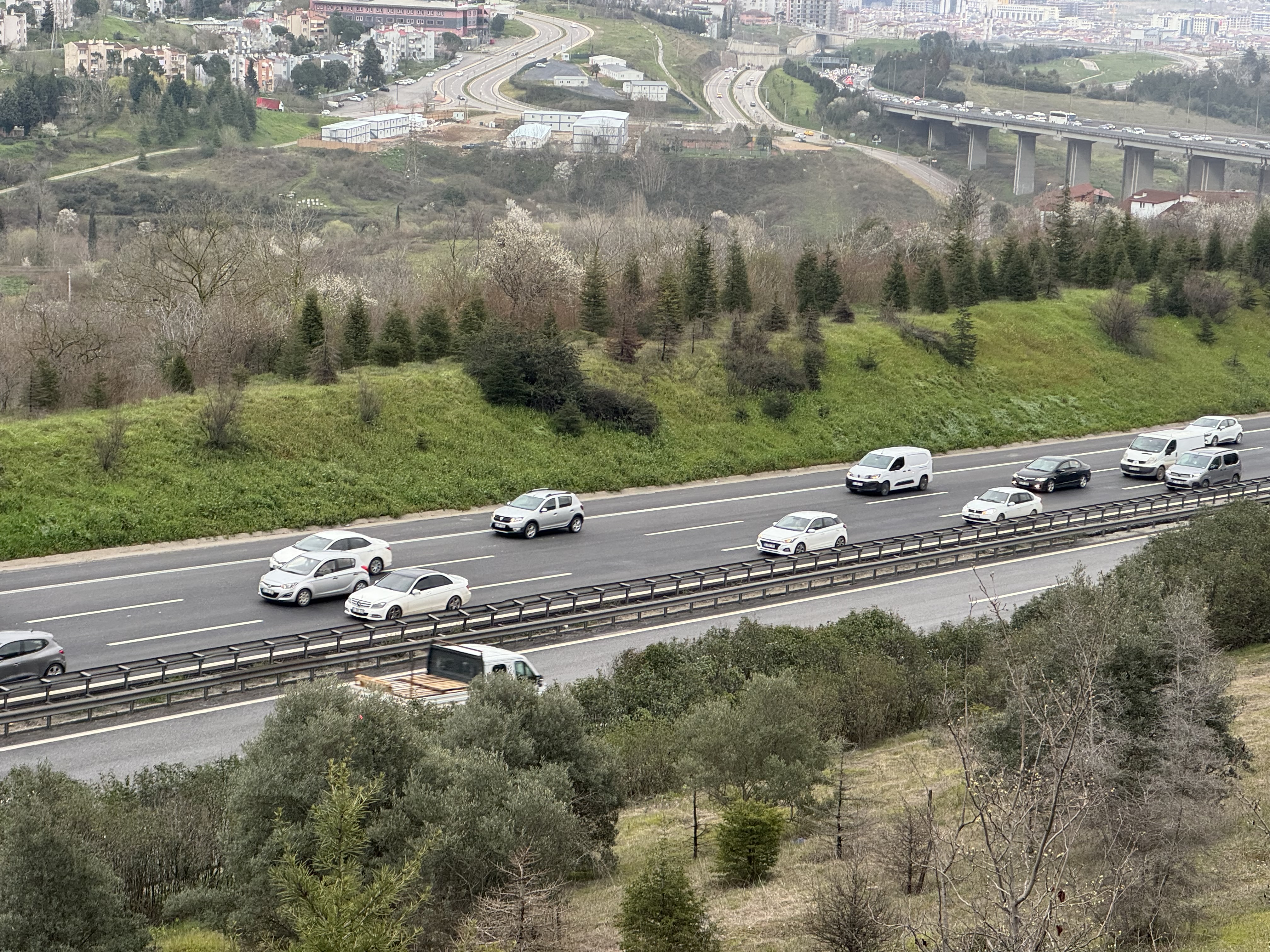 anadolu-otoyolu-kocaeli-sakarya-ve-duzce-kesiminde-yogunluk-yasaniyor-IQwBGDAd.jpg