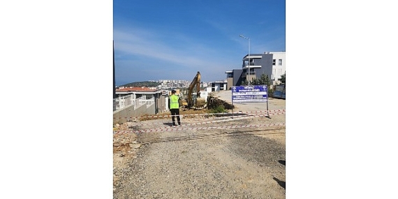 Aydın Büyükşehir Belediyesi Kuşadası’nda Ağır Bir Formda Yol Üretim Çalışmalarına Devam Ediyor
