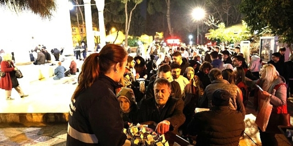 Aydın Büyükşehir Belediyesi’nden Kadir Gecesi’nde Lokum İkramı