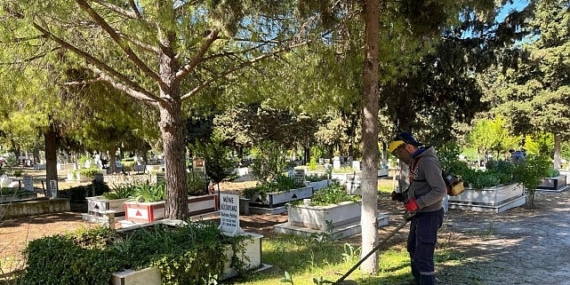 Ayvalık’ta Mezarlıklar Bayram Ziyaretlerine Hazırlandı…