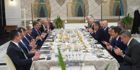 Bakan Çiftçi İftarda Soylu ve Komisyonu Ağırladı