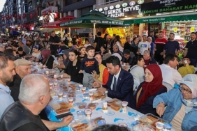 bayrakli-belediyesi-ramazan-sofralarini-mahallelere-tasiyor-bI8nCsvc.jpg