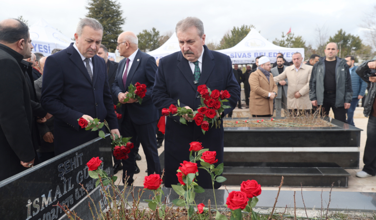 bbp-genel-baskani-destici-muhsin-yazicioglu-ve-beraberinde-vefat-edenleri-anma-programina-katildi-XEgQ8IGz.jpg