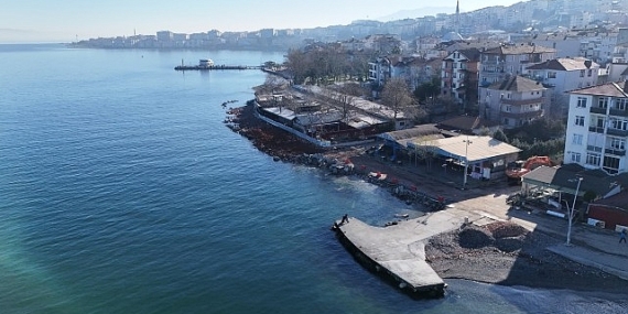 Bir dalga kırıcı set de Değirmendere kıyısına